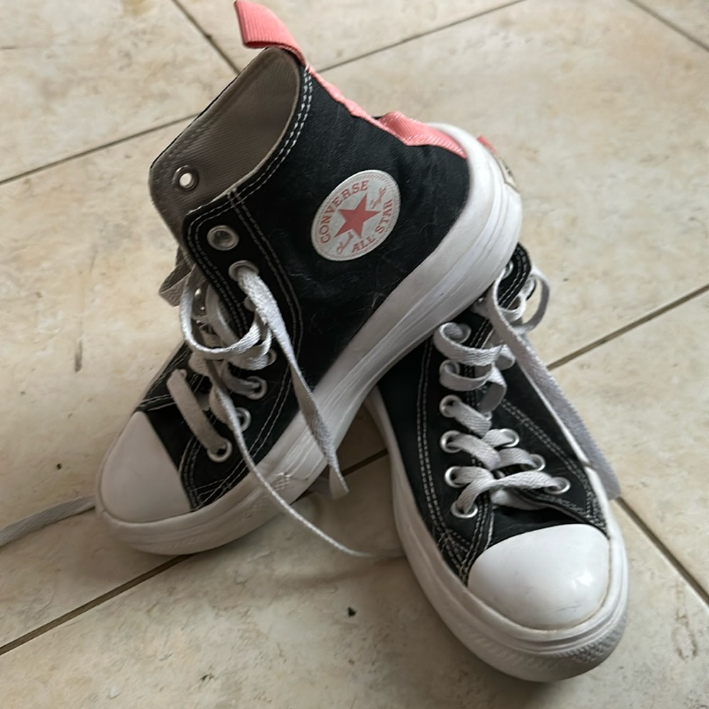 Chuck Taylor Converse Move Platform High Top size 4 big kid